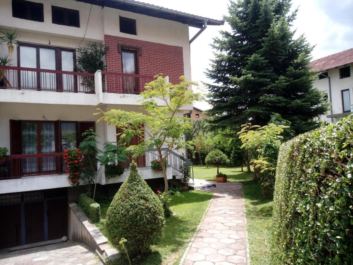 Bus Station Hostel Peje Exterior photo