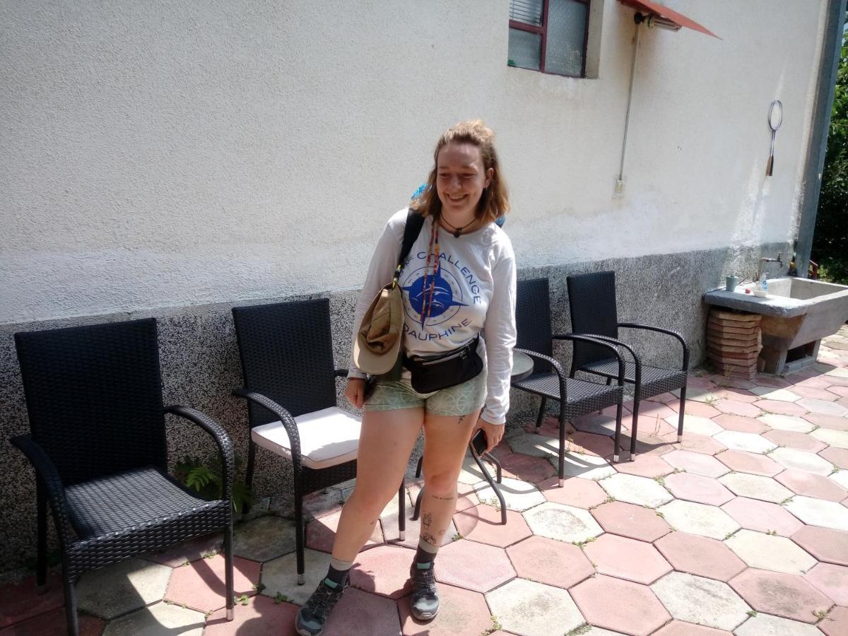 Bus Station Hostel Peje Exterior photo