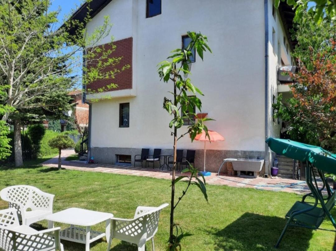 Bus Station Hostel Peje Exterior photo